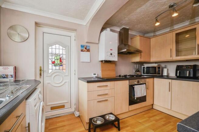 3 bed Semi-Detached for sale Image 6