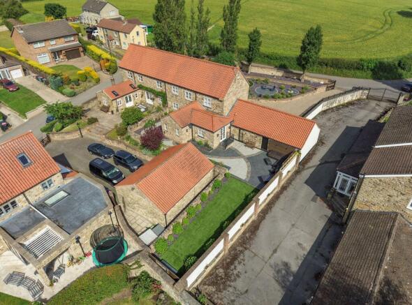 5 bed Semi-Detached for sale Image 7