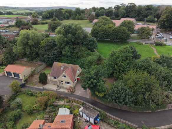 4 bed Detached for sale Image 2