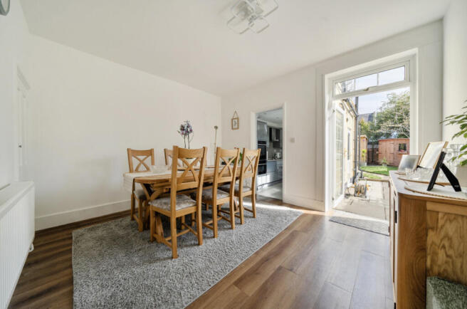 1435112-3-69c5699...