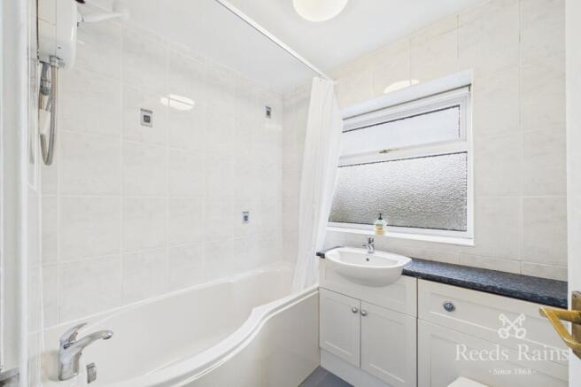 2 bed Semi-Detached to rent Image 6