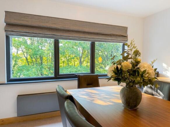 5 bed Detached for sale Image 11