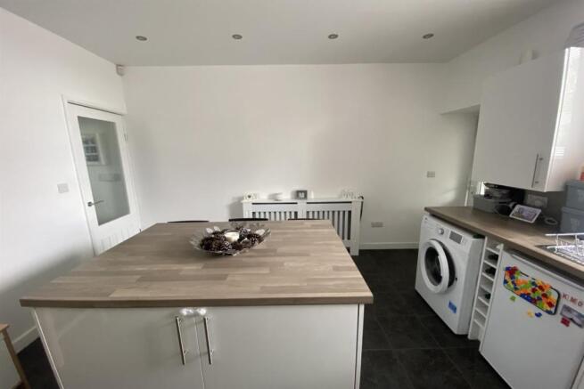 kitchen/dining room 