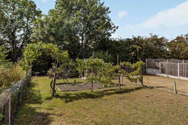5 bed Semi-Detached for sale Image 7