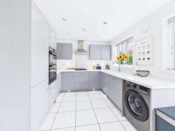 3 bed Semi-Detached for sale Image 8