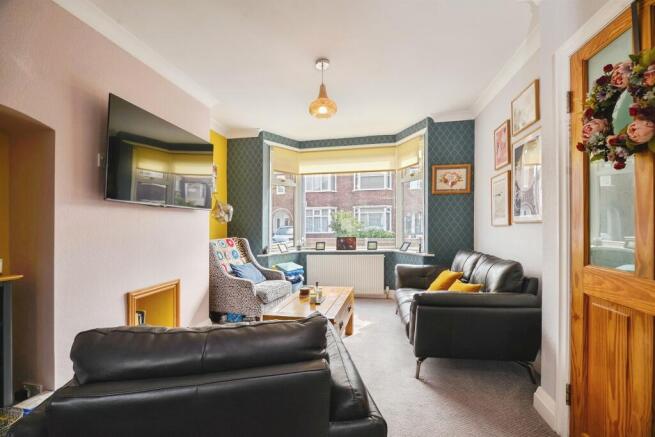 3 bed Semi-Detached for sale Image 3