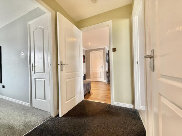 2 bed Flat for sale Image 7