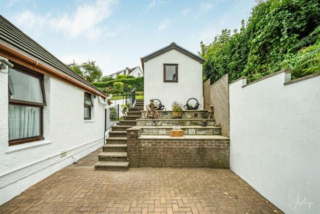Off-road parking to driveway