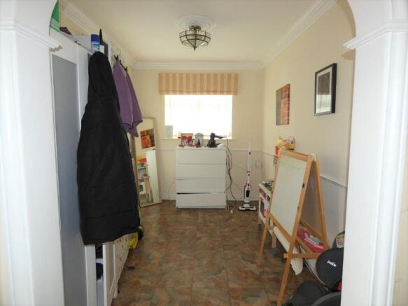 3 bed Semi-Detached to rent Image 4