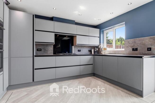 4 bed Detached for sale Image 6