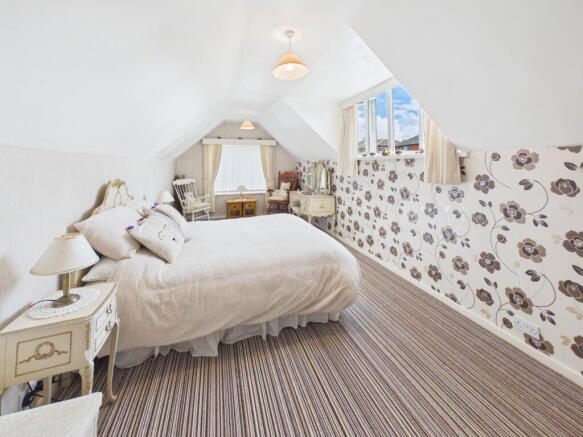 4 bed Detached Bungalow for sale Image 11