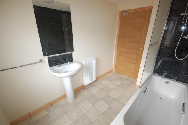 Flat 6 - Bathroom