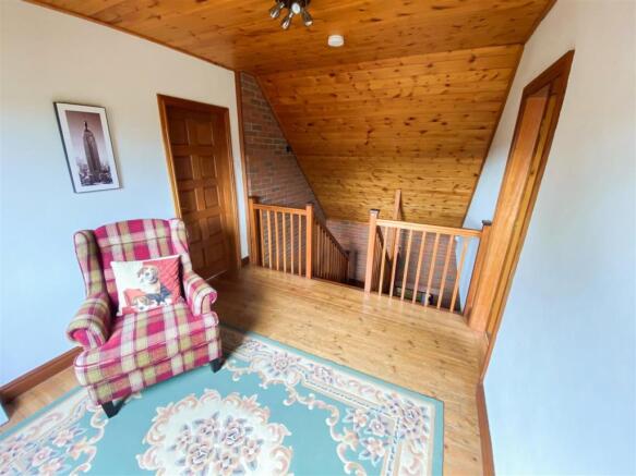 FIRST FLOOR LANDING