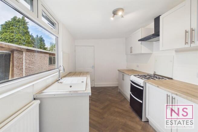 3 bed Semi-Detached for sale Image 8