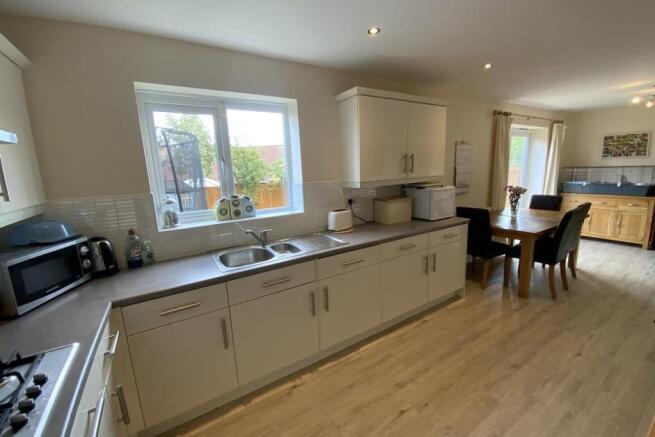 kitchen/dining room 