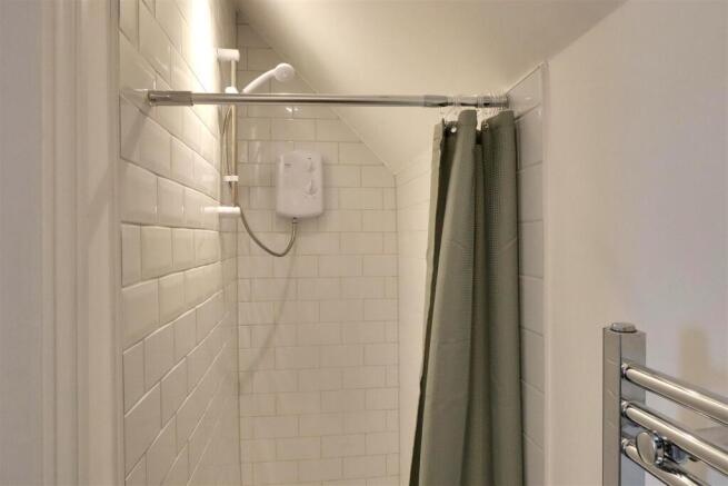 R5 ensuite 2.jpg