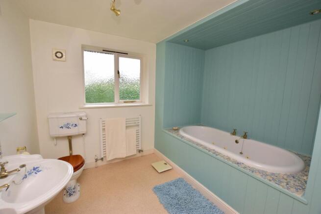 En-Suite Bathroom