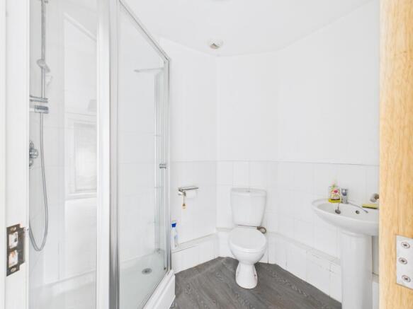2 bed Flat for sale Image 6