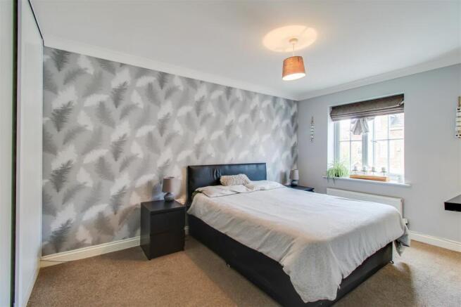 4 bed House for sale Image 6
