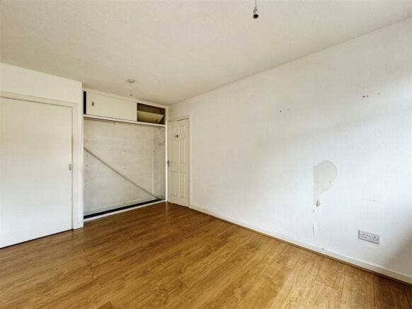 Bedroom 1 (2)