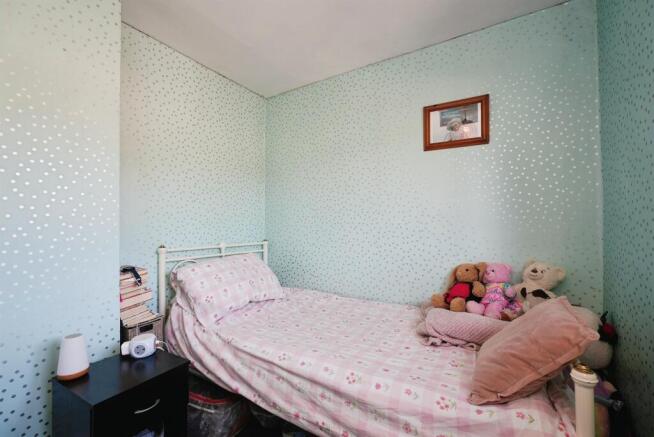 3 bed Terraced for sale Image 10