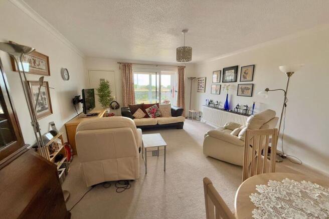 18' Living Room