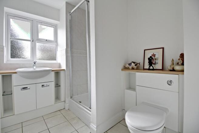 Ensuite to Bed 1