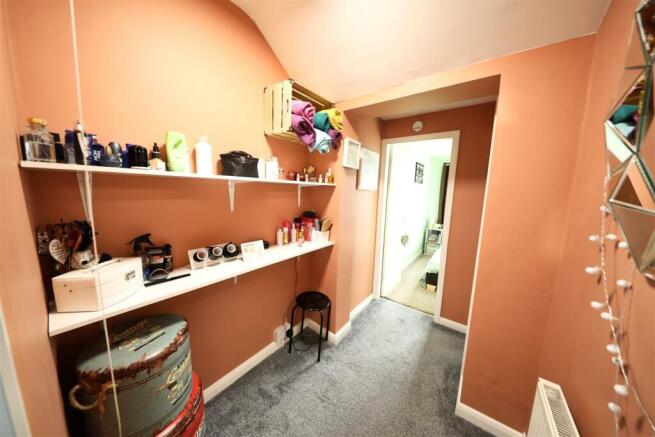 Landing/dressing area