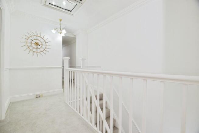 2 bed Flat for sale Image 8