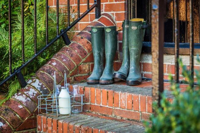 house. estate agency Frensham 7 The Grange