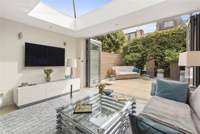 Kitchen/Lounge Area