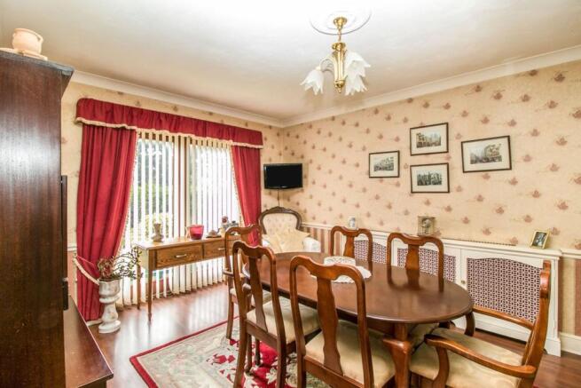 Bed 3 / Dining Room
