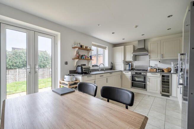 1408553-4-698e08b...