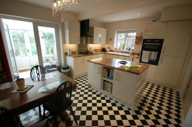 Open plan kitchen/di