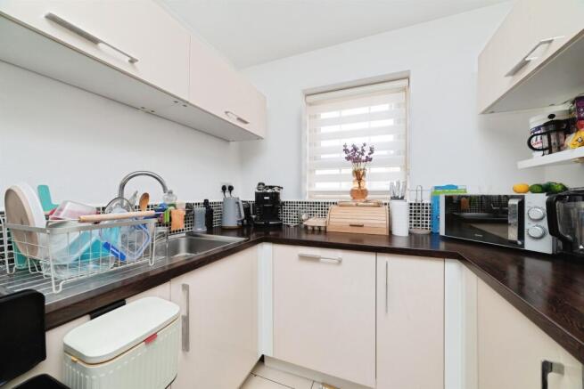 3 bed Town House for sale Image 5