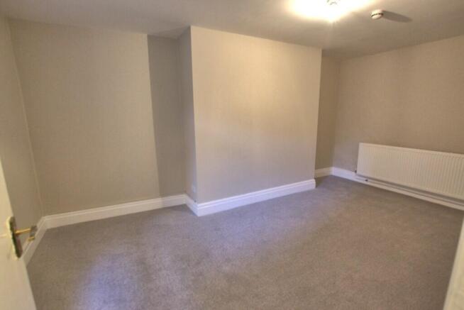 2 bed Apartment to rent Image 4
