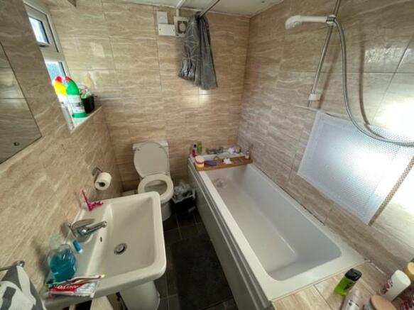 50 Gresley Wood Bathroom T202211251225.jpg
