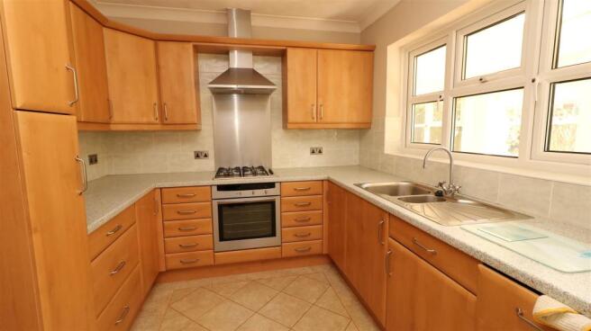 3 broadgates kitchen.jpg