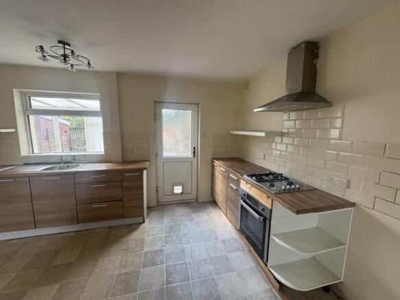 3 bed Terraced to rent Image 5
