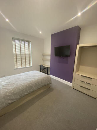 5 bed House to rent Image 5