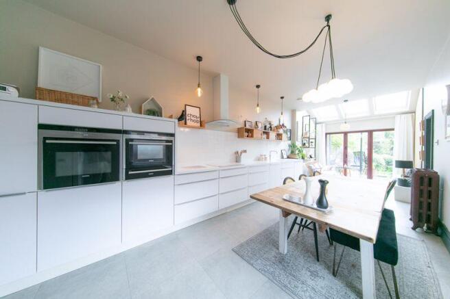 Kitchen & dining room