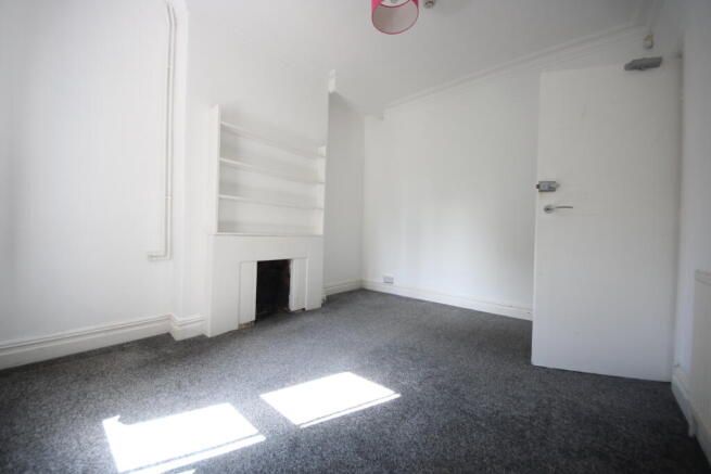 1 bed House Share to rent Image 2