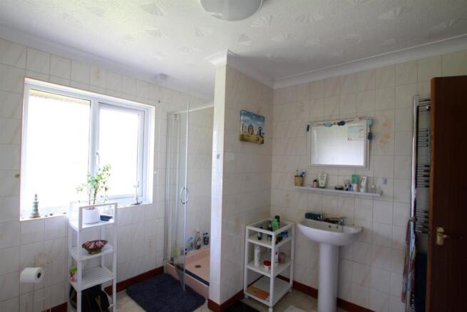 Bathroom 1.