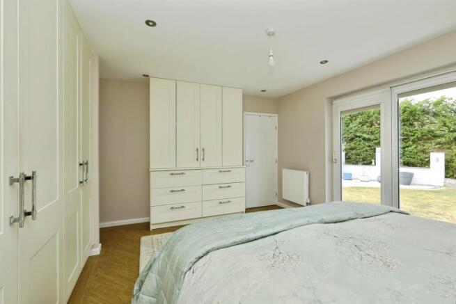 4 bed Detached Bungalow for sale Image 9