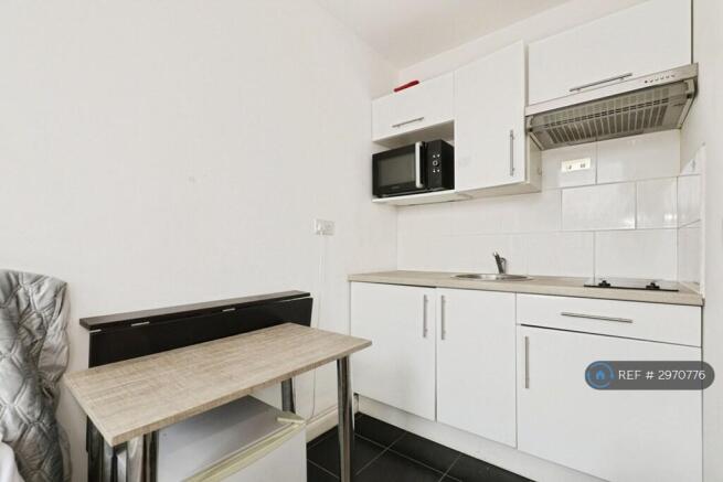 Studio to rent Image 5