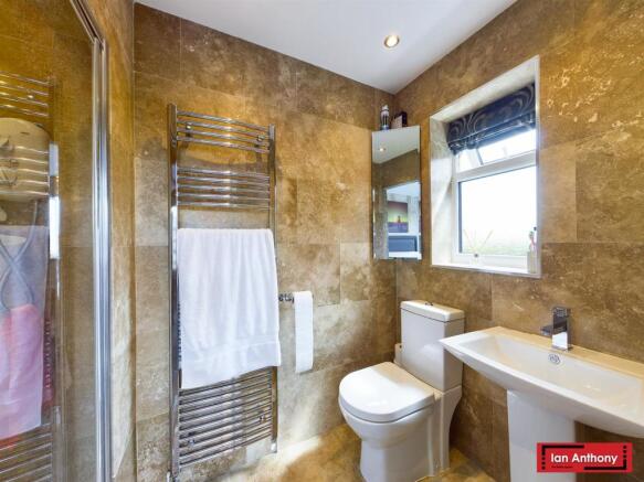 EN SUITE