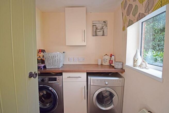 33 Elmley Close, utility new.jpg