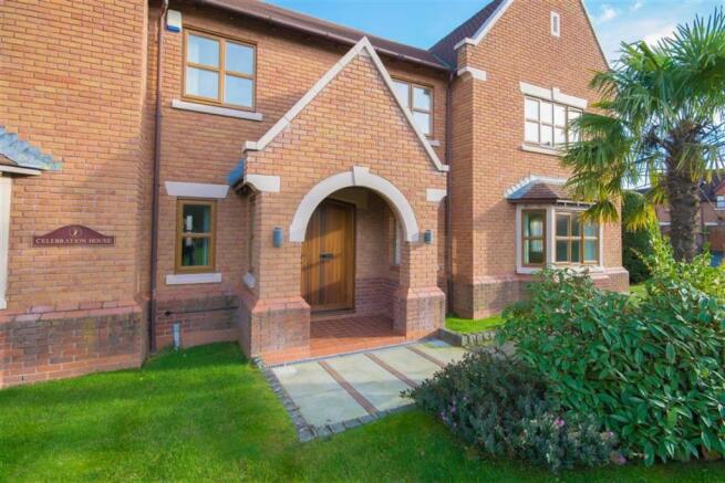 ENTRANCE PORCH