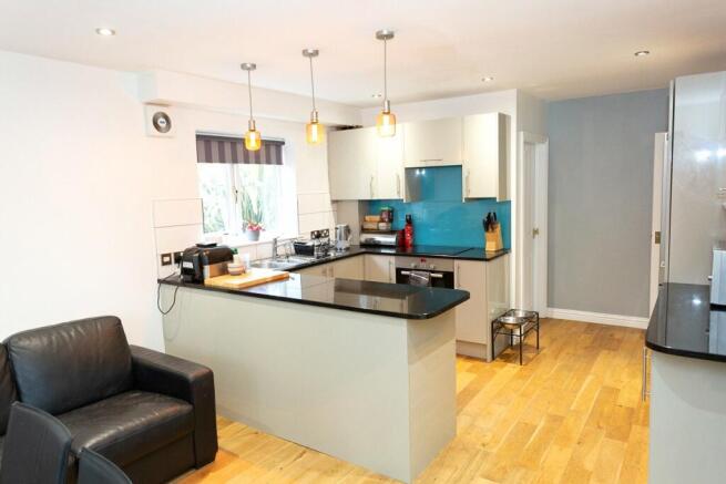 4 bed Detached for sale Image 6