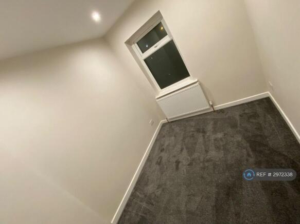 3 bed Terraced to rent Image 5